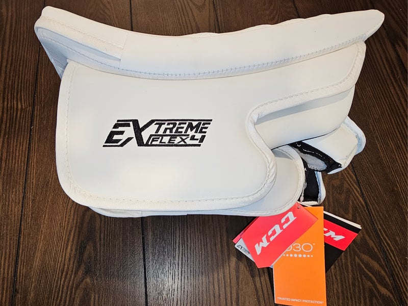 CCM EFlex 4 Pro Senior Blocker Full Right (New)
