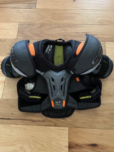 Men's Small Senior CCM XF Pro Shoulder Pads (Used)
