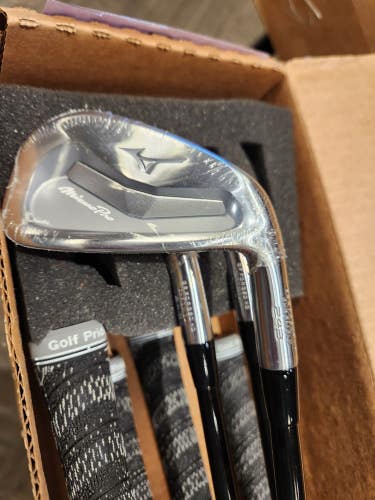 Mizuno Pro 243 Irons 4-pw Graphite Mmt Xstiff