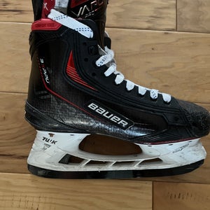 Bauer Vapor 3X Pro Hockey Skates Regular Width Size 4 (Used)