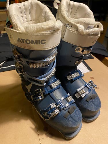Mondo 25 & 25.5 Women's Atomic Hawx Prime 95 Ski Boots (Used)