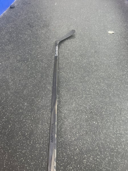 Intermediate Bauer Vapor Hyperlite 2 Right Handed Hockey Stick P92 55 Flex (Used)
