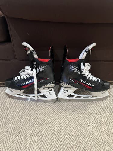 2023 Bauer Vapor X4 Hockey Skates Regular Width 10 (New)