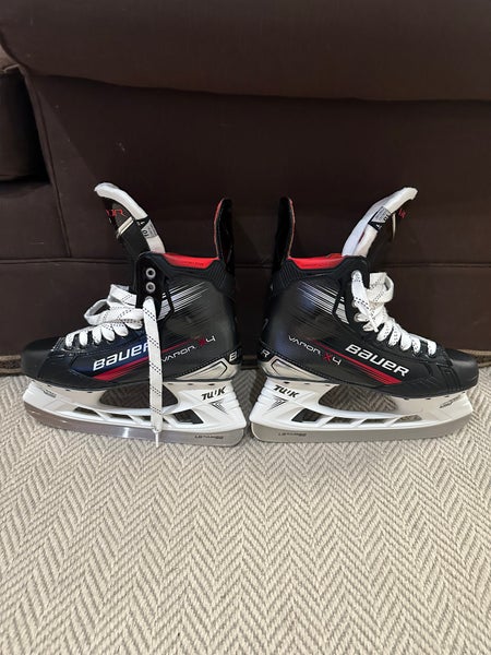 2023 Bauer Vapor X4 Hockey Skates Regular Width 10 (New)