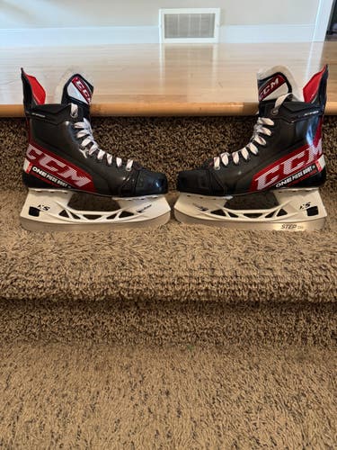 CCM JetSpeed FT4 Hockey Skates Regular Width Size 5 (New)