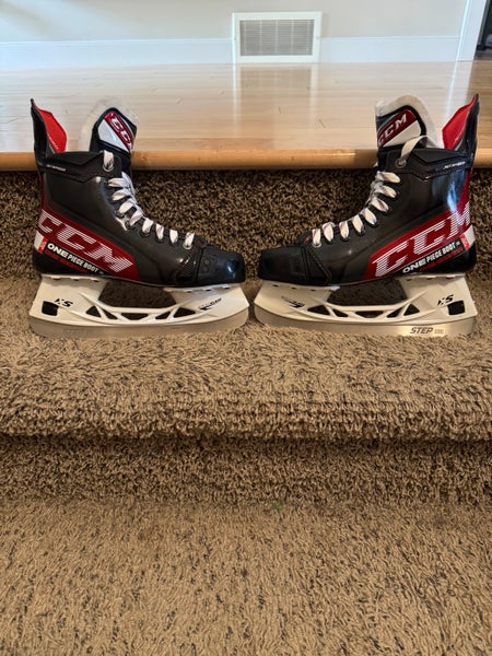 CCM JetSpeed FT4 Hockey Skates Regular Width Size 5 (New)