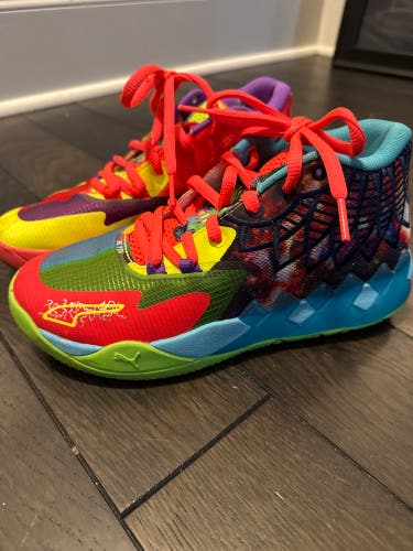 Kid's 5Y (Big Kids / Youth) Puma Shoes (Used)