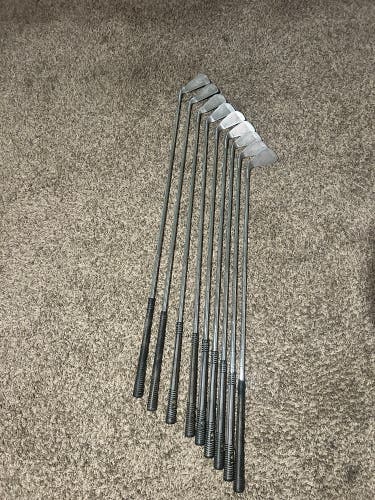 Men's Right Handed Iron Set Stiff Flex 9 Pieces Steel Shaft (Used)
