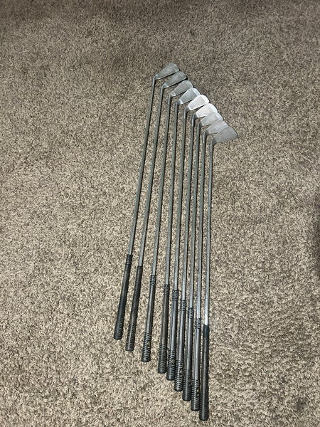 Men's Right Handed Iron Set Stiff Flex 9 Pieces Steel Shaft (Used)