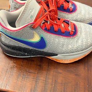 Kid's 3.5Y (Big Kids / Youth) Nike Shoes (Used)