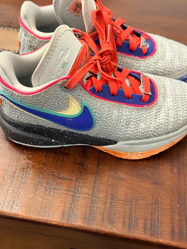 Kid's 3.5Y (Big Kids / Youth) Nike Shoes (Used)