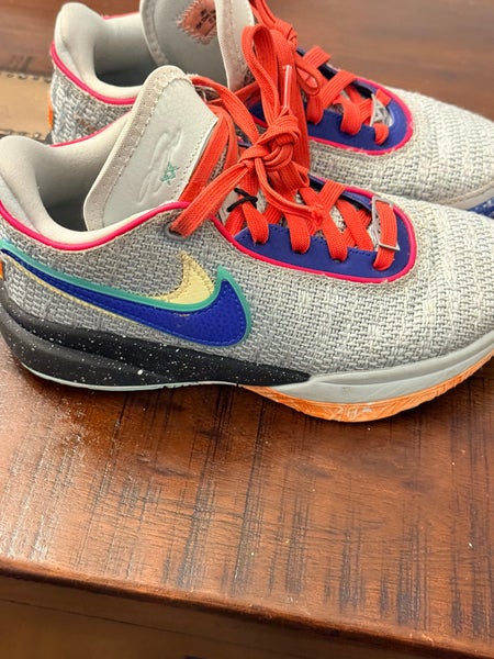 Kid's 3.5Y (Big Kids / Youth) Nike Shoes (Used)