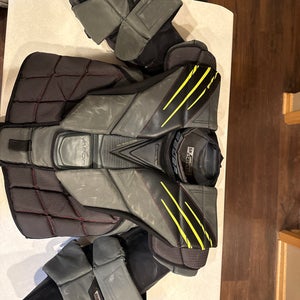Large Bauer Hyperlite Goalie Chest Protector (Used)
