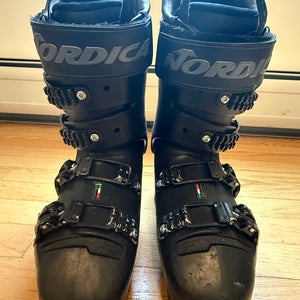 Unisex Nordica Dobermann Racing Ski Boots Medium Flex (Used)