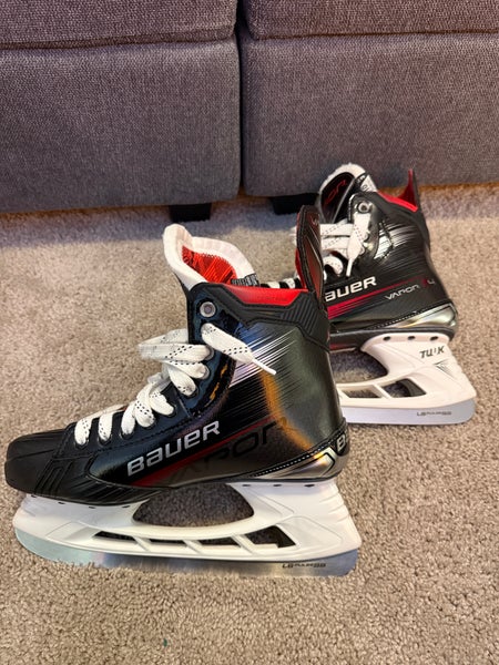 2023 Bauer Vapor X4 Hockey Skates Wide Width Pro Stock 10 (Used)