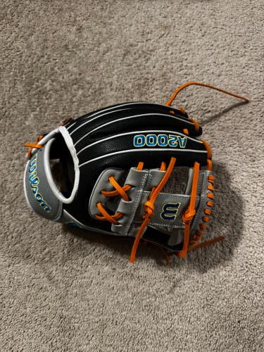 2024 Wilson A2000 RH Infield Baseball Glove 11.5" (Used)