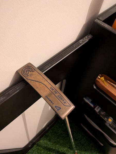 Cleveland Blade 2010 Classic 4 Right Handed Putter 35" (Used)