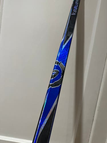 Senior Bauer Proto2 Right Handed Hockey Stick P92M 77 Flex Pro Stock (New)