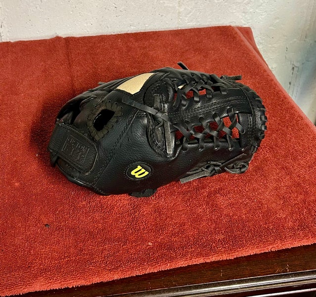 Youth Wilson Baseball Glove 11" RHT