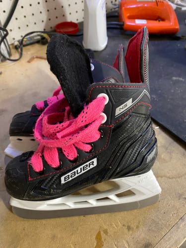 Bauer NS Hockey Skates (Youth size 9)