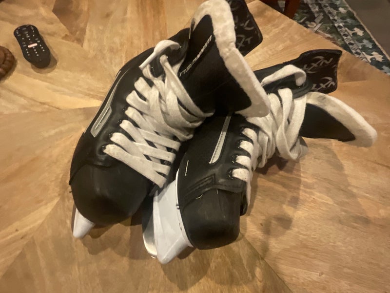Winnwell Amp 300 Hockey Skates Size 2 (Used)