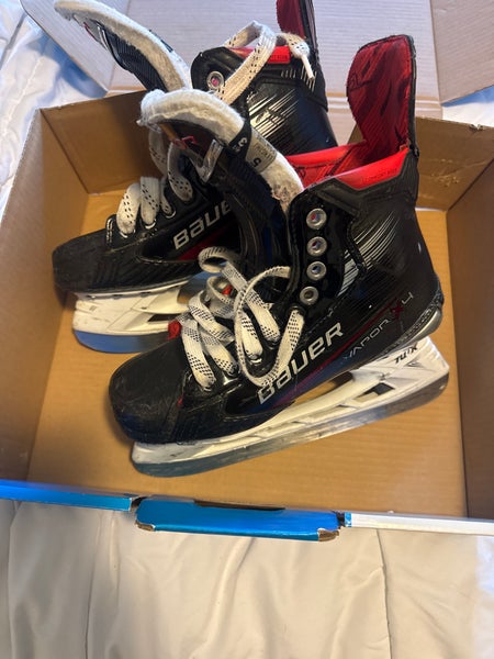 2023 Bauer Hockey Skates Wide Width Size 5 (Used)