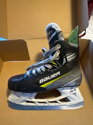 2023 Bauer Vapor X4 Hockey Skates Wide Width Size 3.5 (Used)