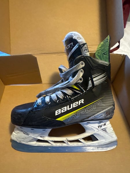 2023 Bauer Vapor X4 Hockey Skates Wide Width Size 3.5 (Used)