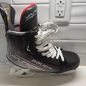 2021 Bauer Vapor Hyperlite Hockey Skates 8.5 (Used)