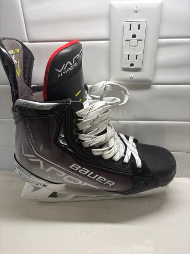 2021 Bauer Vapor Hyperlite Hockey Skates 8.5 (Used)