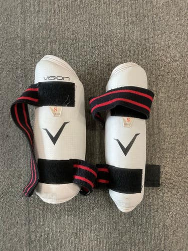 Used Vision Martial Arts Shin Pads White S/M 11614-S000222280