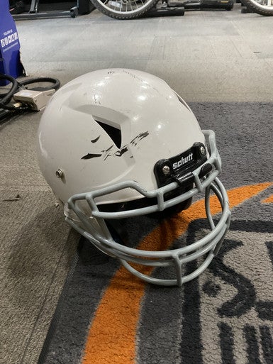 Used Schutt YOUTH VENGEANCE A11 FB Helmet White XL 11614-S000222245