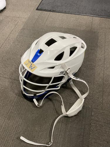 Used Cascade S ADULT HELMET Lacrosse Helmet White MD 11614-S000221416