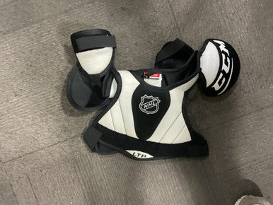 Used CCM LTP SHOULDER PADS Youth Shoulder Pads MD 11614-S000222715
