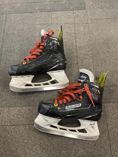 Used Bauer SUPREME ELITE Junior Hockey Skate Junior 02.5 11614-S000216591