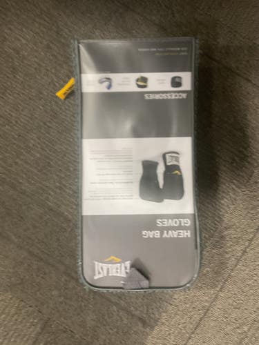 Used Everlast Heavy Bag Gloves Black SM 11614-S000224188