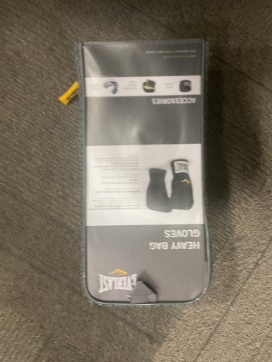 Used Everlast Heavy Bag Gloves Black SM 11614-S000224188