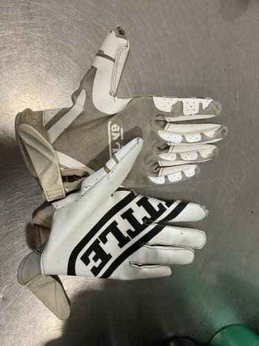 Used Battle Sports FOOTBALL GLOVES FB Gloves White M/L 11614-S000216181