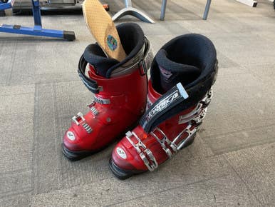 Used Nordica THERMO Womens DH Ski Boot Red 255 MP - M07.5 - W08.5 11614-S000206287