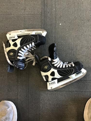 Used CCM SUPERTACKS 652 Junior Hockey Skate Junior 02.5 11614-S000202385