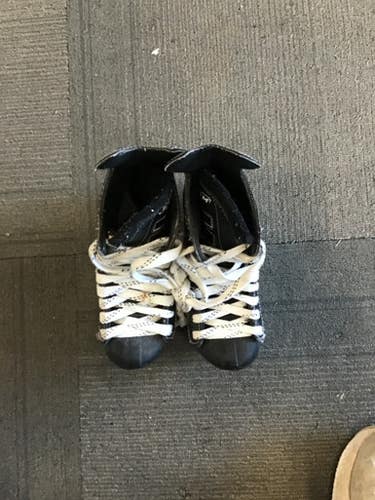 Used CCM 01 Junior Hockey Skate Junior 01 11614-S000202383