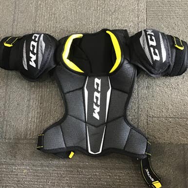 Used CCM TACKS 9550 Youth Shoulder Pads MD 11614-S000200662