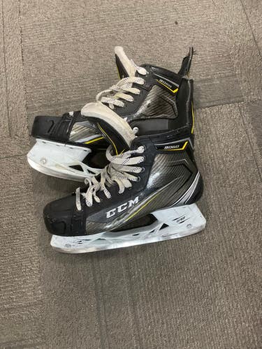 Used CCM 9060 Senior Hockey Skate Black Senior 9.5 11614-S000223383