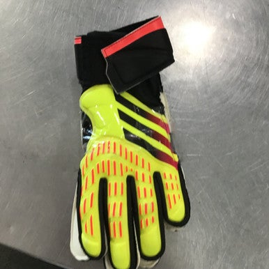 Used Adidas PREDATOR GOALIE GLOVES Soccer Goalie Gloves None 3 11614-S000202633