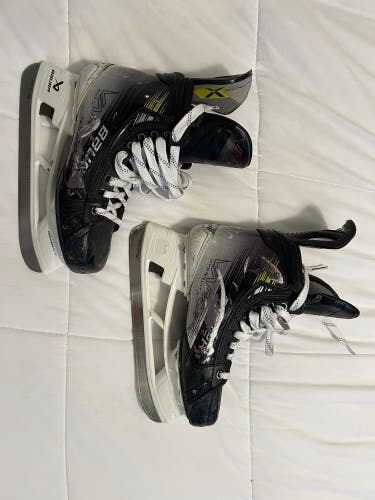 2023 Bauer Vapor Hyperlite 2 Hockey Skates 7.5 (Used)