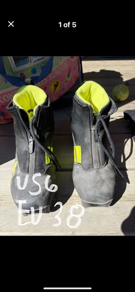 Size 6.0 Fischer Cross Country Ski Boots (Used)