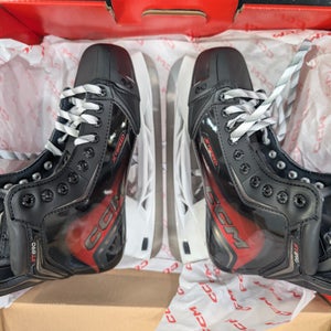 2025 CCM JetSpeed FT890 Hockey Skates Wide Width 8.5 (New)