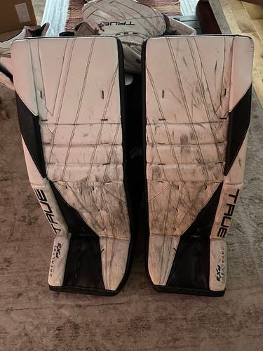 35" 2023 True Catalyst PX3 Goalie Leg Pads (Used)