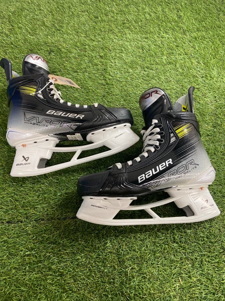Senior Bauer Vapor Hyperlite 2 Hockey Skates 9.5 (Used)