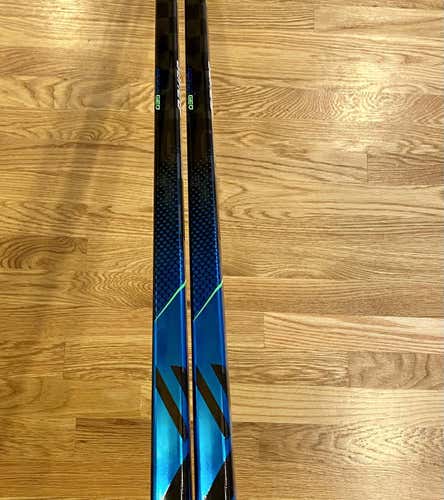 (2) Two Pack - Pro Stock Bauer Nexus Geo Hockey Sticks - RH - 82 Flex - P28M (READ DESCRIPTION)